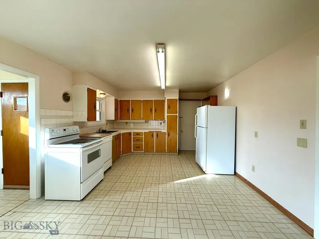 918 Fifth Street Deer Lodge MT 59722