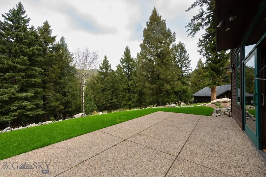 250 Pete's Way Big Sky MT 59730