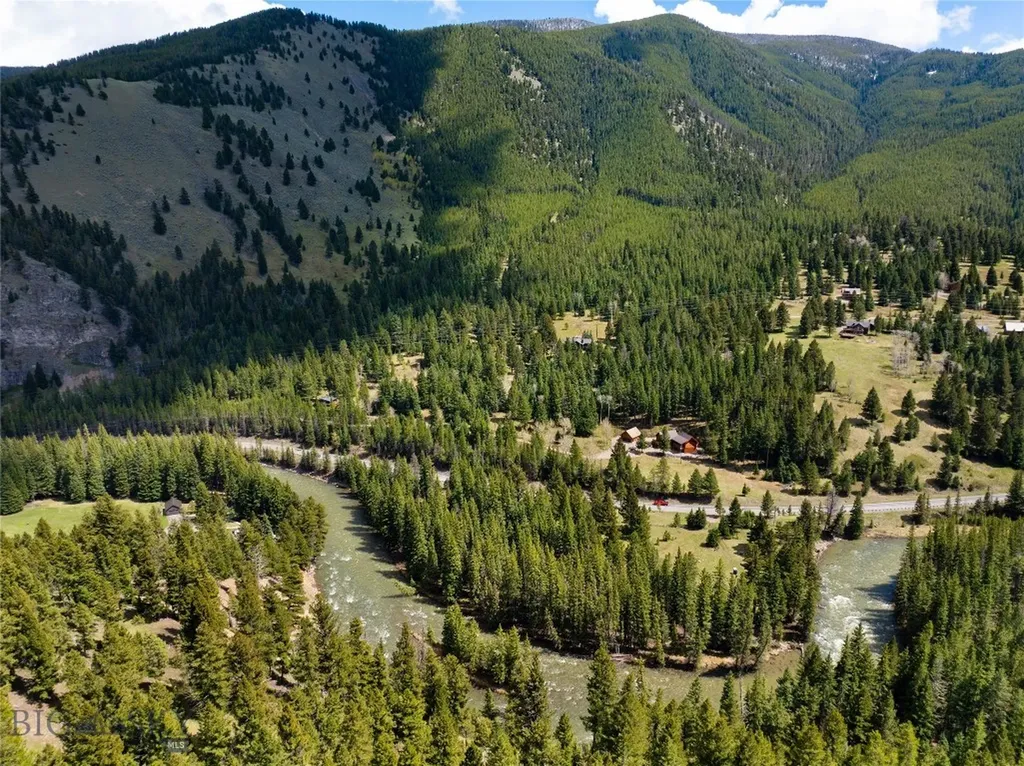 250 Pete's Way Big Sky MT 59730
