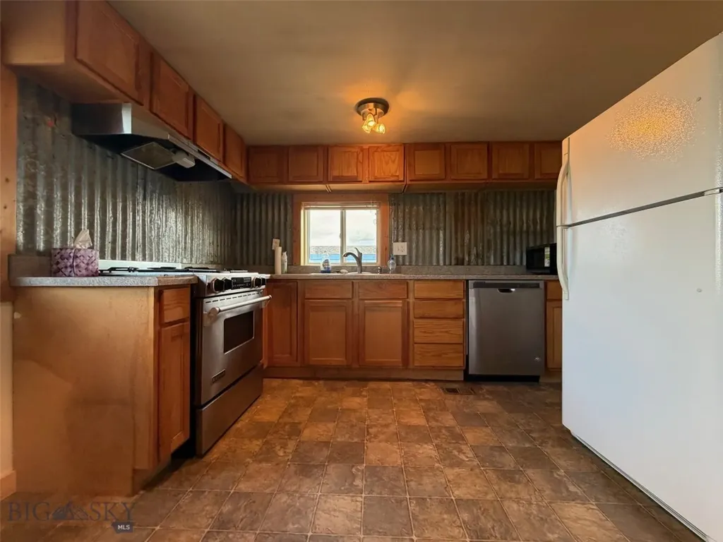 528 W Hugel Ennis MT 59729