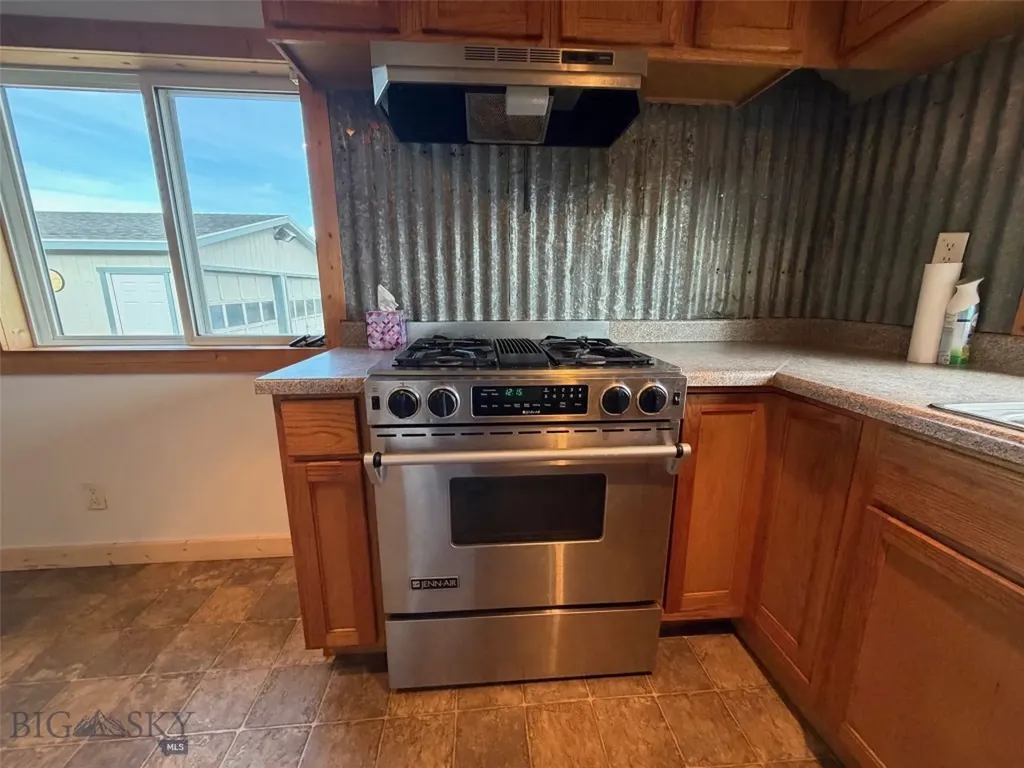 528 W Hugel Ennis MT 59729