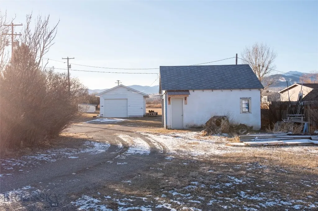 54 Mt-359 Highway Cardwell MT 59721