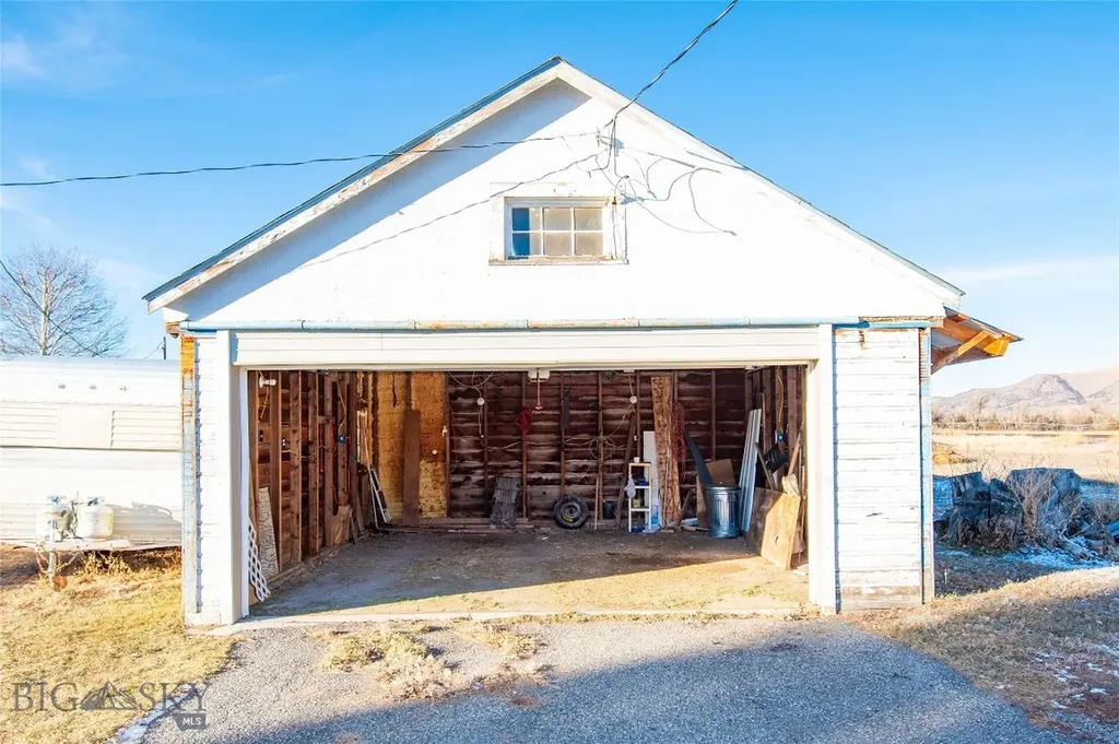 54 Mt-359 Highway Cardwell MT 59721