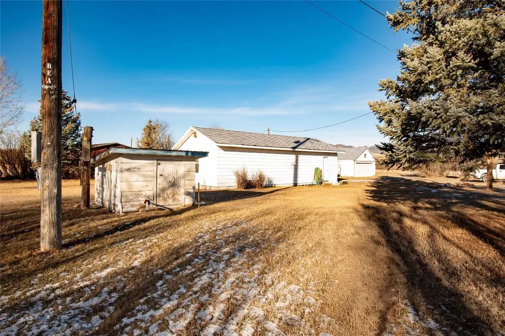 54 Mt-359 Highway Cardwell MT 59721