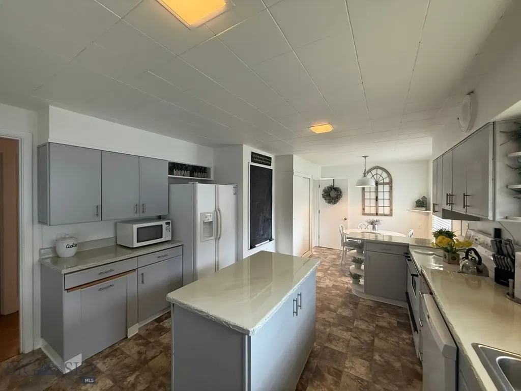 2821 Edwards Butte MT 59701