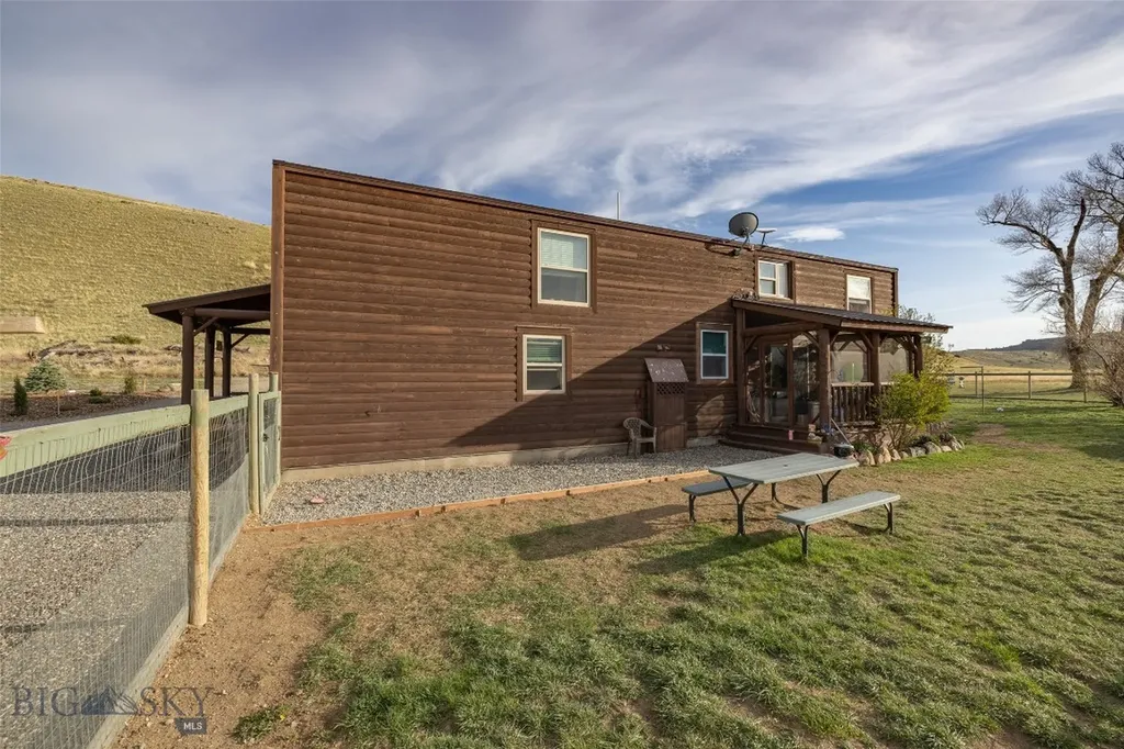 682 E River Road Pray MT 59065