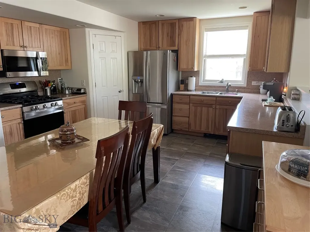 682 E River Road Pray MT 59065