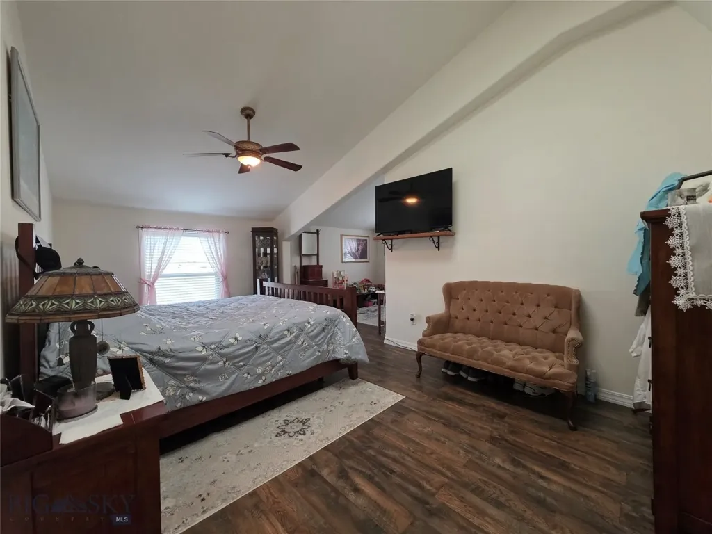 682 E River Road Pray MT 59065