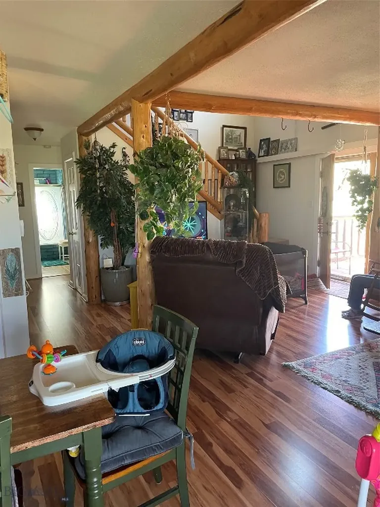 682 E River Road Pray MT 59065