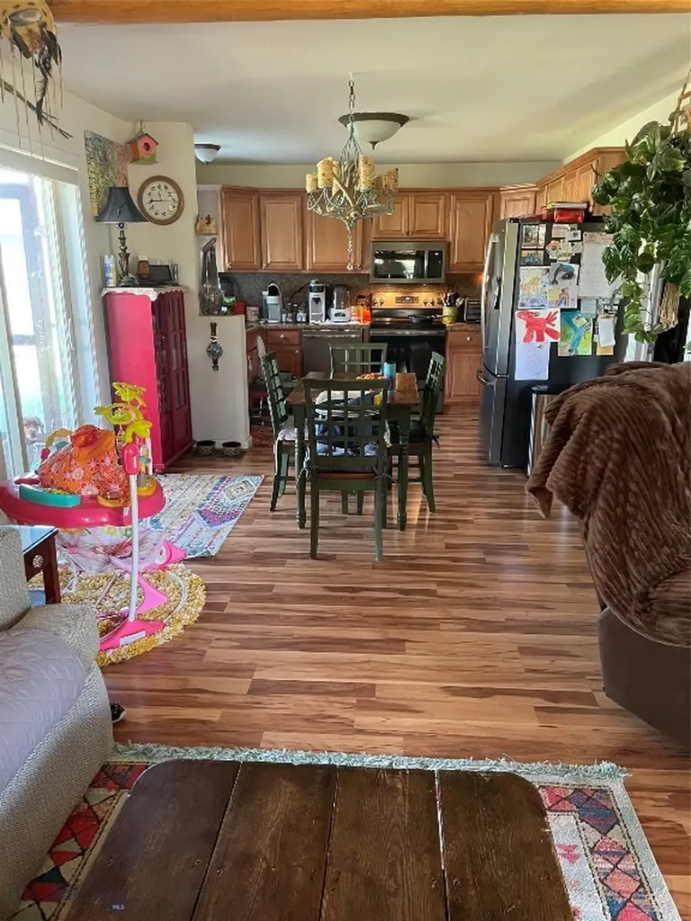 682 E River Road Pray MT 59065