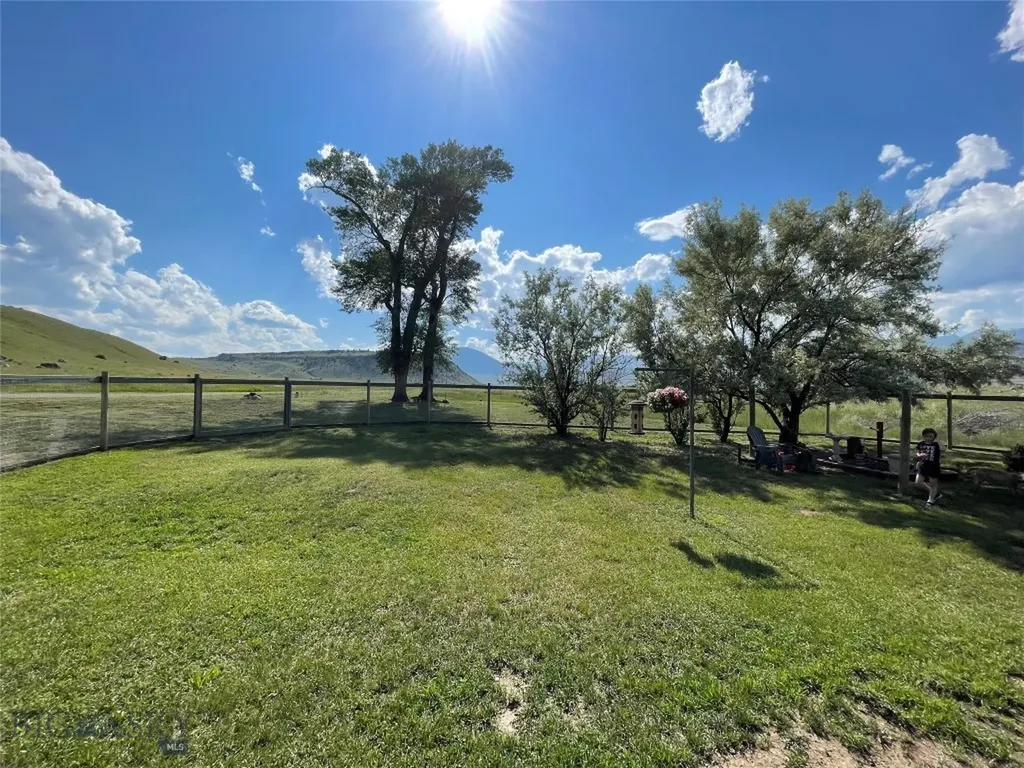 682 E River Road Pray MT 59065
