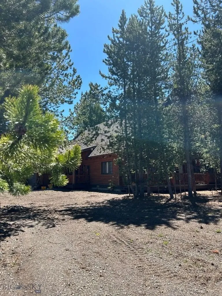 805 N Sylvan Circle West Yellowstone MT 59758