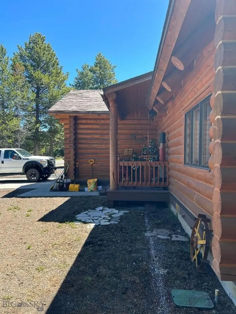 805 N Sylvan Circle West Yellowstone MT 59758