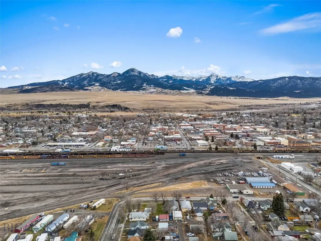 217 E Chinook Street Livingston MT 59047