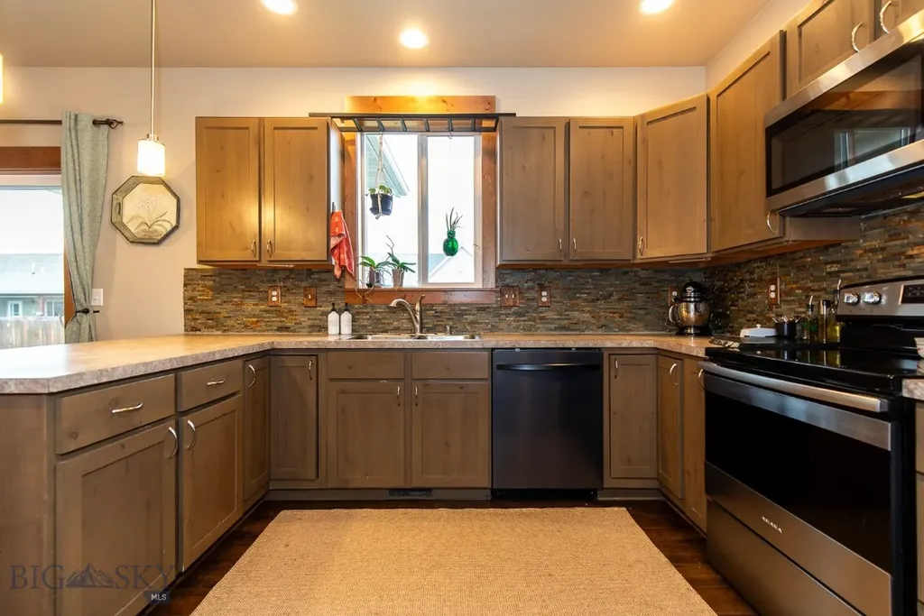 1005 Las Campanas Belgrade MT 59714