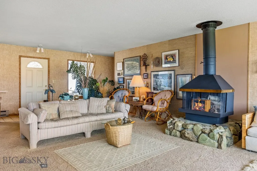 2851 E River Road Livingston MT 59047