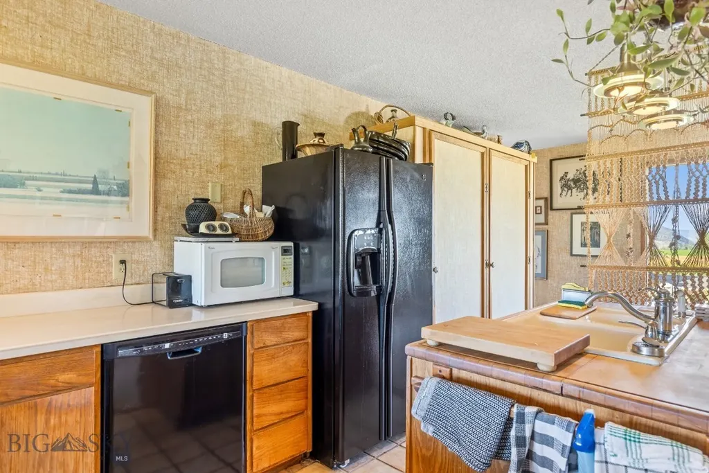 2851 E River Road Livingston MT 59047