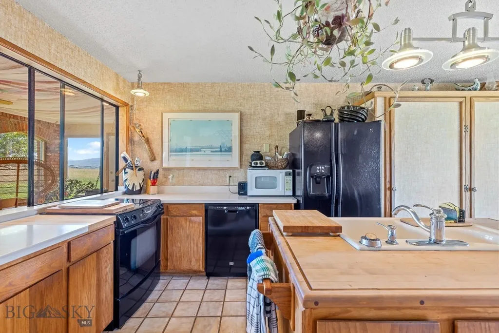 2851 E River Road Livingston MT 59047