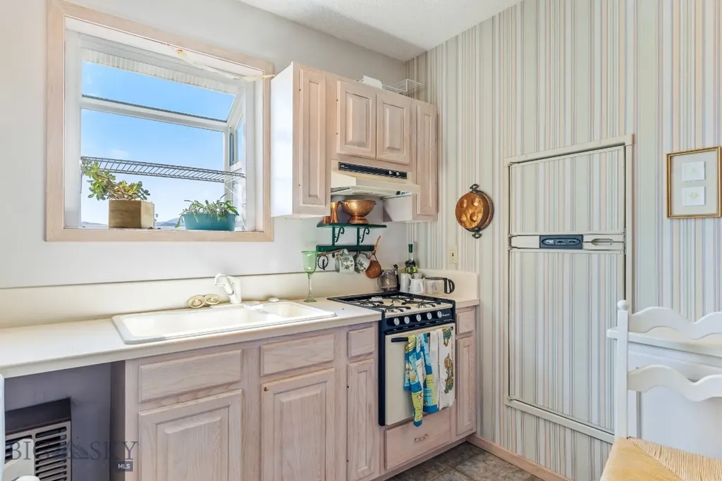 2851 E River Road Livingston MT 59047
