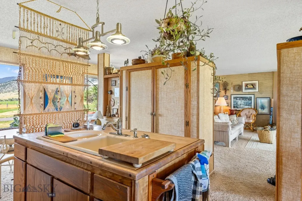2851 E River Road Livingston MT 59047