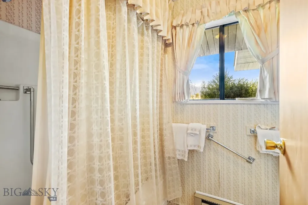 2851 E River Road Livingston MT 59047