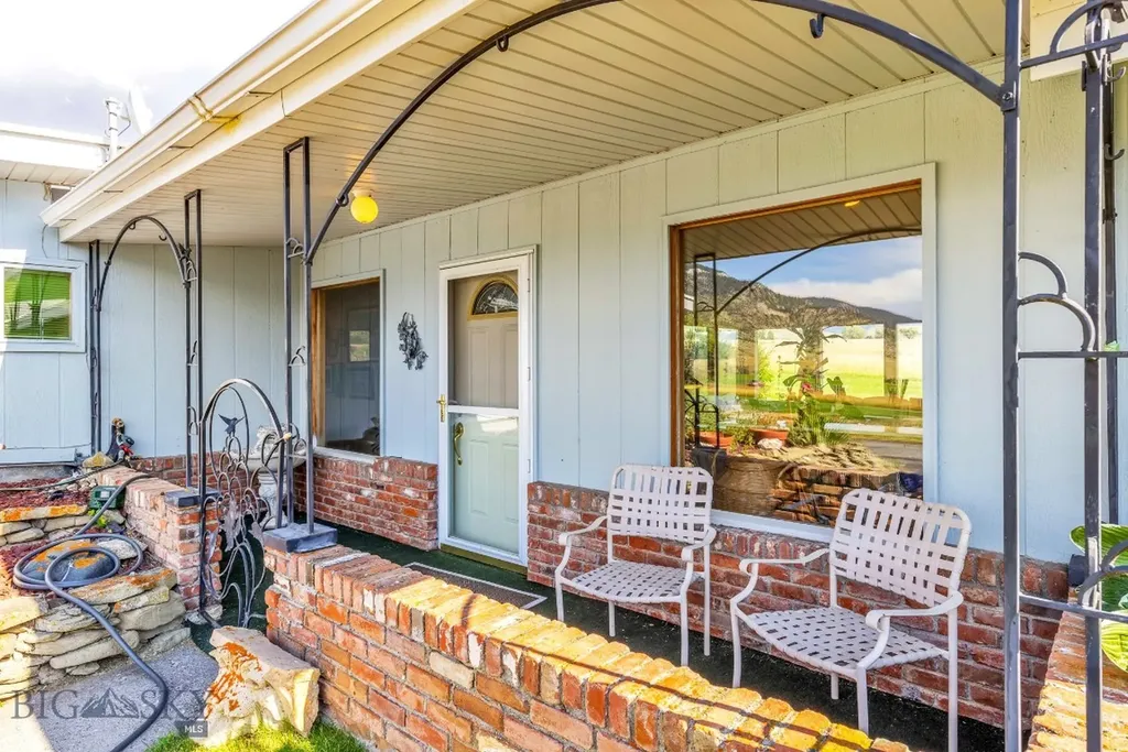 2851 E River Road Livingston MT 59047