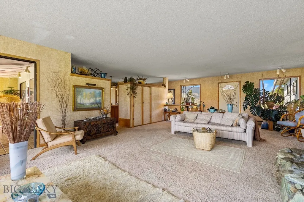 2851 E River Road Livingston MT 59047