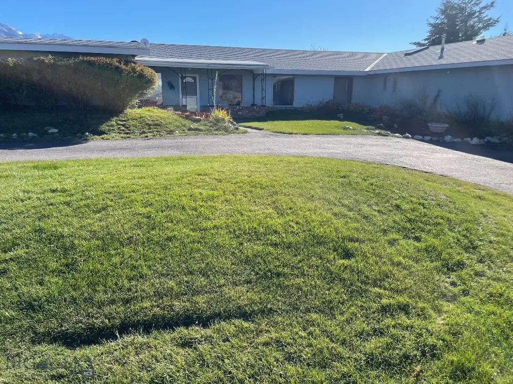 2851 E River Road Livingston MT 59047