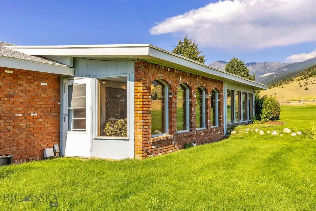 2851 E River Road Livingston MT 59047