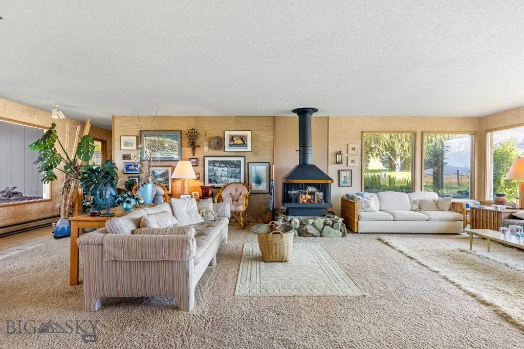 2851 E River Road Livingston MT 59047