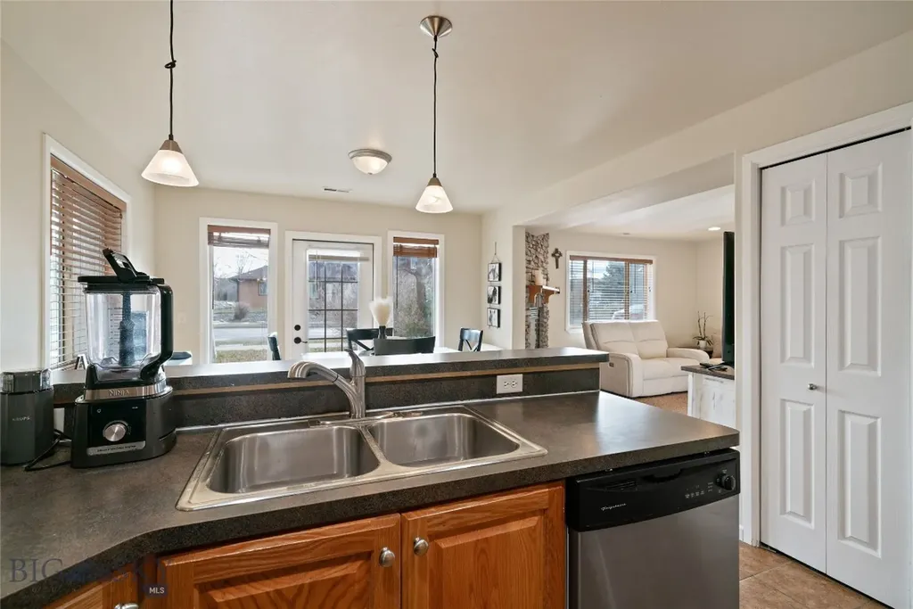 3206 Warbler Way Bozeman MT 59718