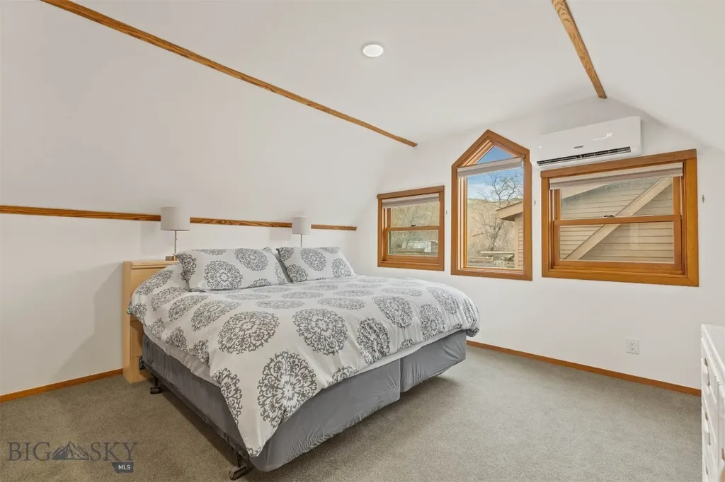 4 Solar Mountain Road Gardiner MT 59030
