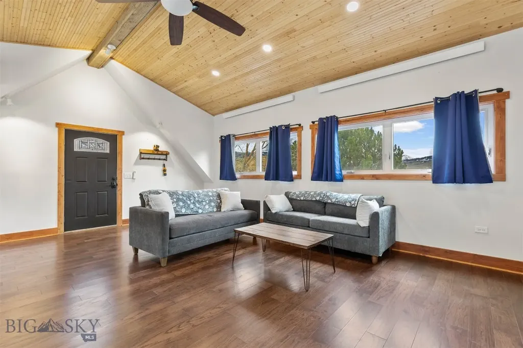 4 Solar Mountain Road Gardiner MT 59030