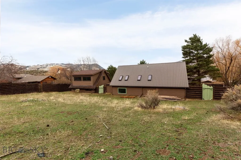 4 Solar Mountain Road Gardiner MT 59030