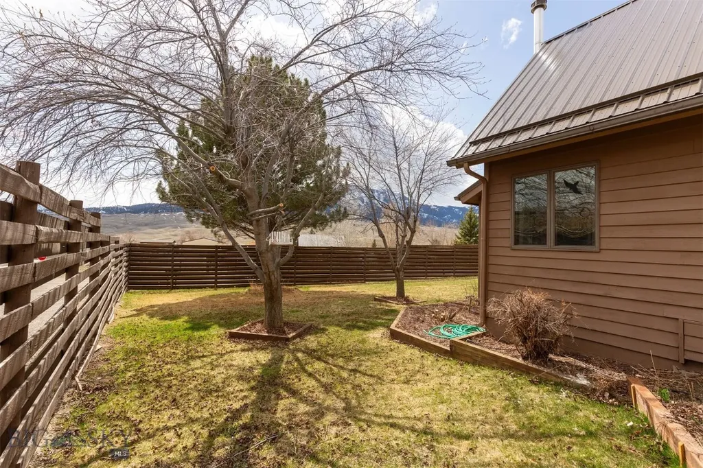 4 Solar Mountain Road Gardiner MT 59030