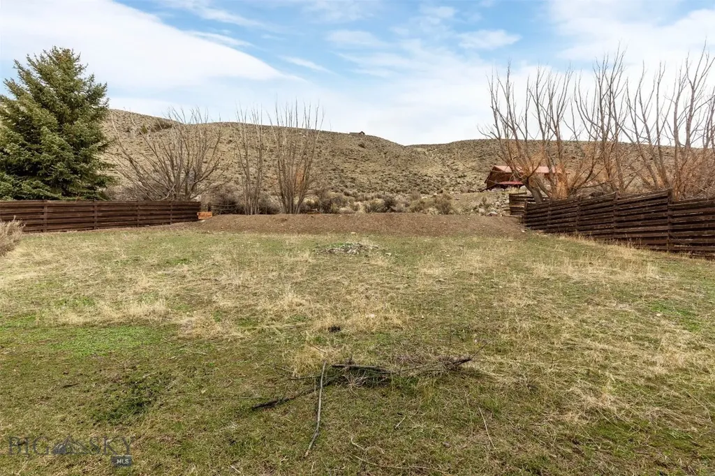 4 Solar Mountain Road Gardiner MT 59030