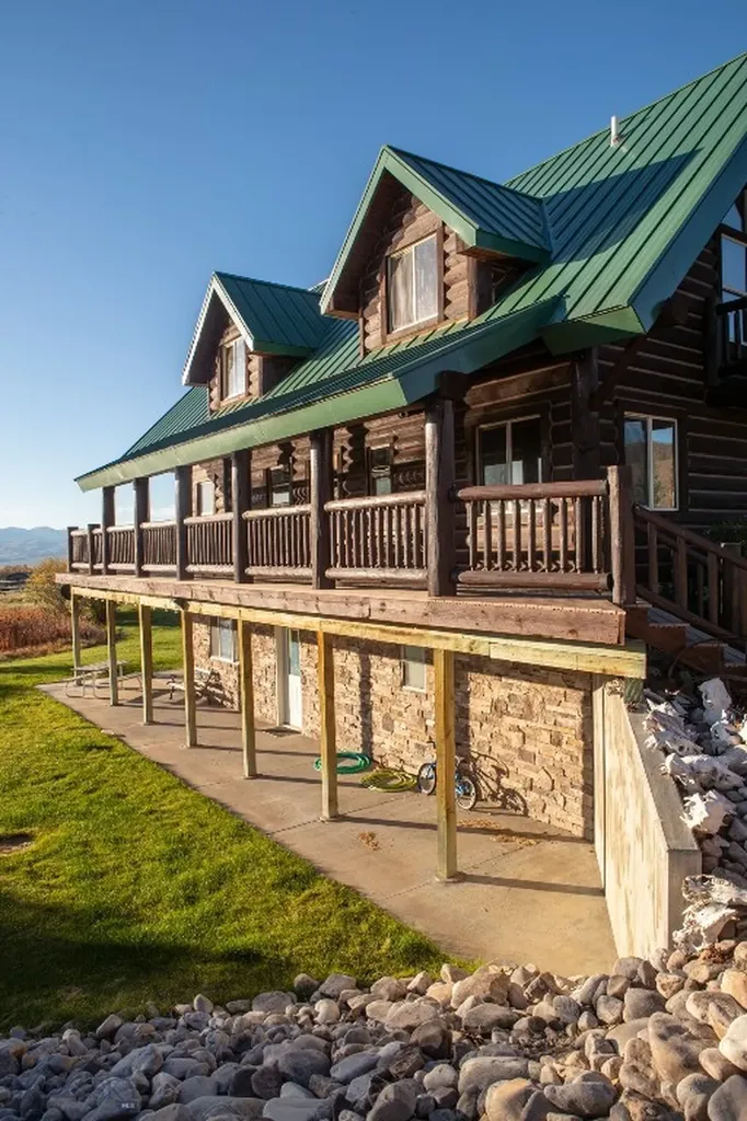 3007 Coyote Creek Dillon MT 59725