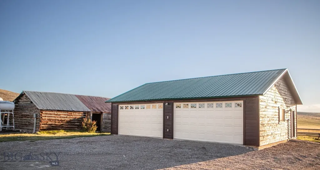 3007 Coyote Creek Dillon MT 59725