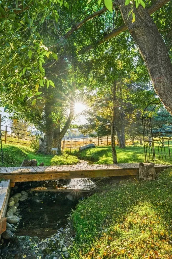 2500 Cottontail Road Gallatin Gateway MT 59730