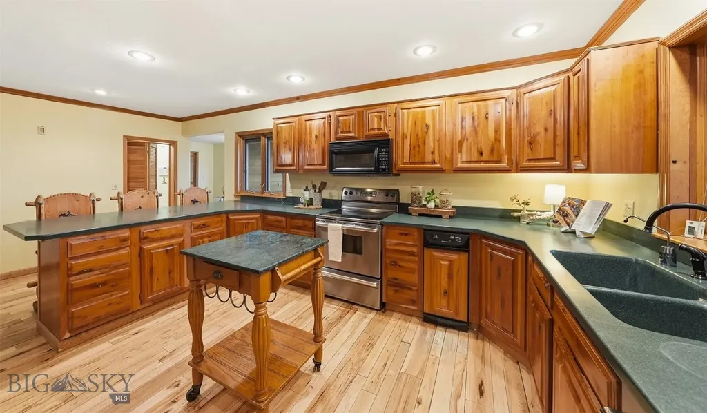 2500 Cottontail Road Gallatin Gateway MT 59730