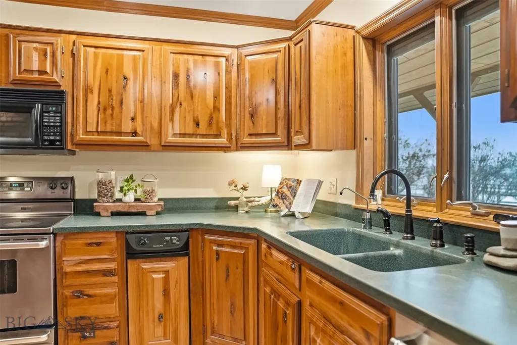 2500 Cottontail Road Gallatin Gateway MT 59730