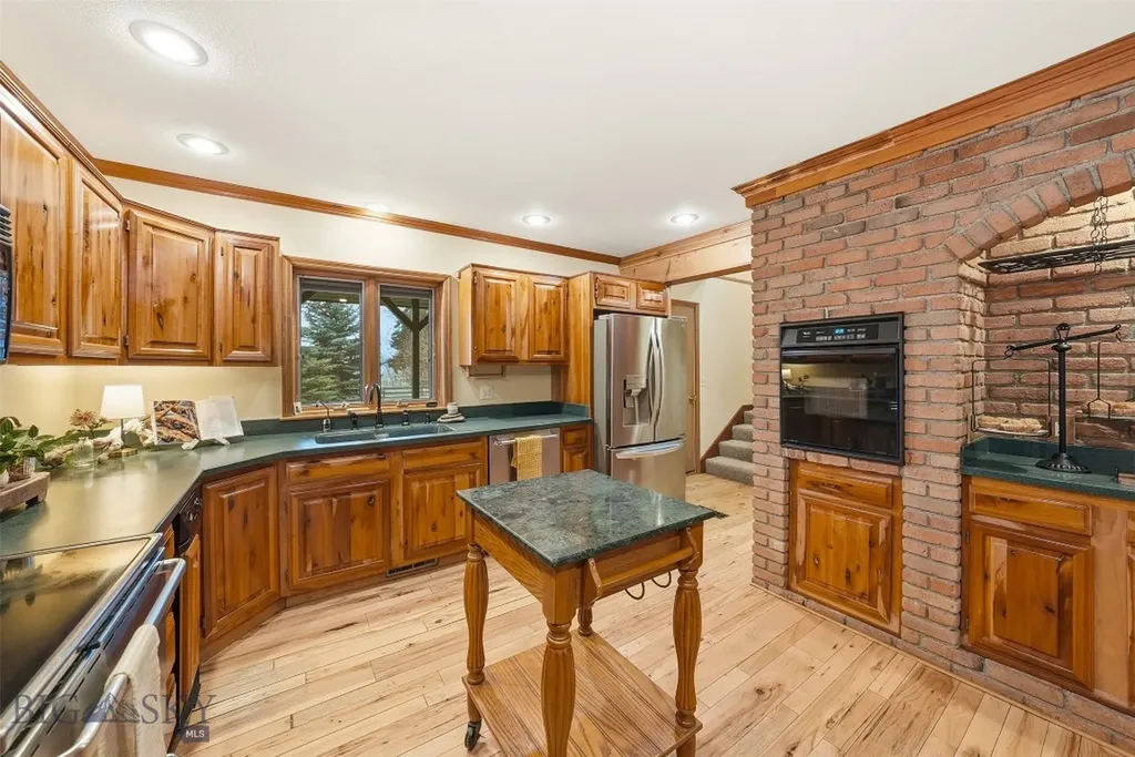 2500 Cottontail Road Gallatin Gateway MT 59730
