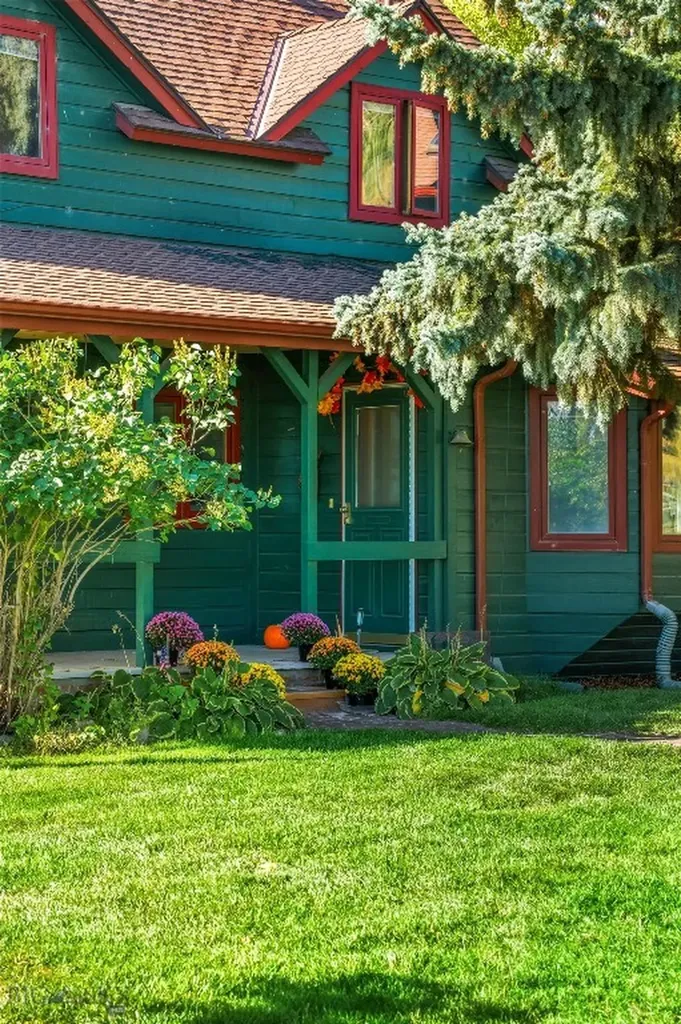 2500 Cottontail Road Gallatin Gateway MT 59730