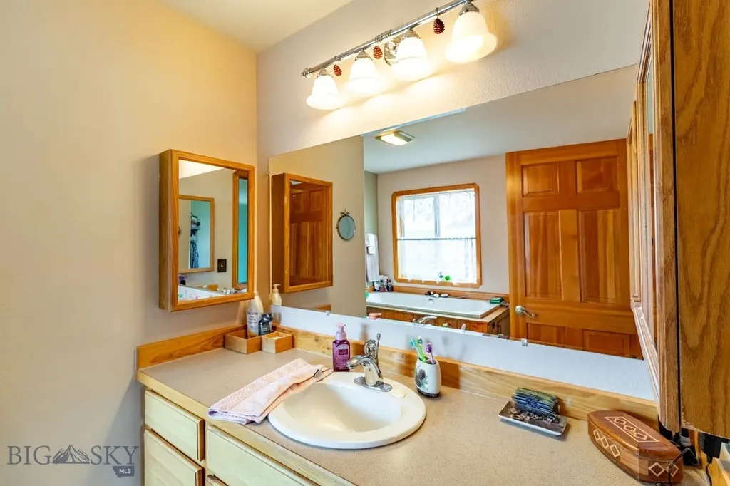 12 Bench Road Whitehall MT 59759