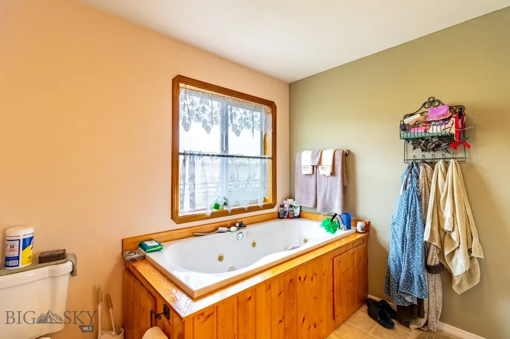 12 Bench Road Whitehall MT 59759