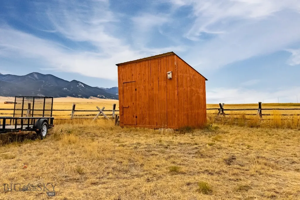12 Bench Road Whitehall MT 59759