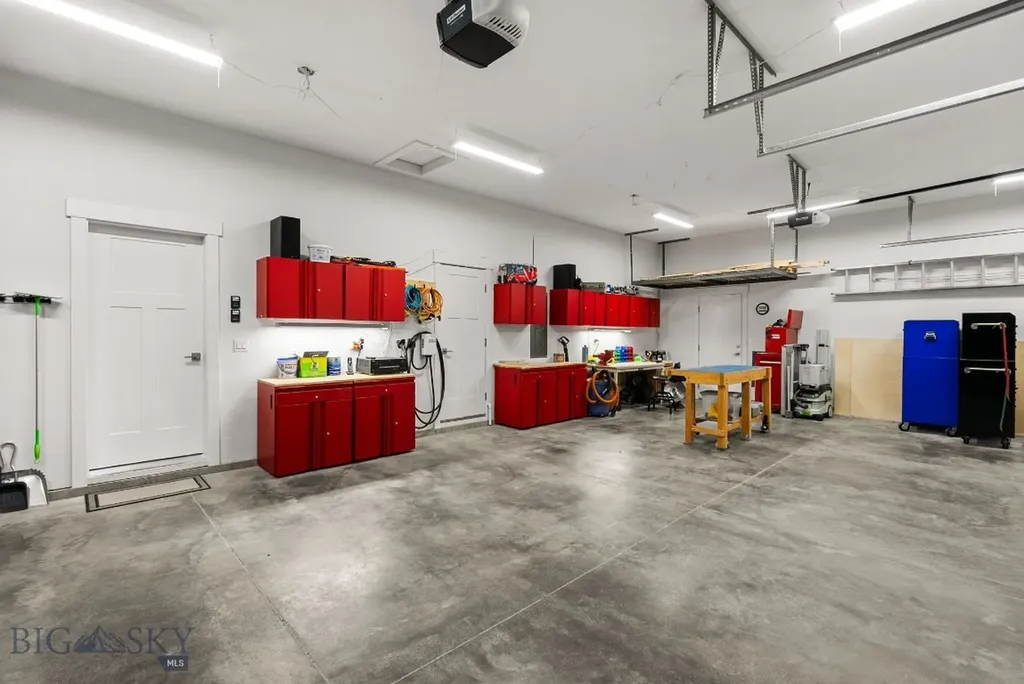 1604 Kit Carson Circle Belgrade MT 59714