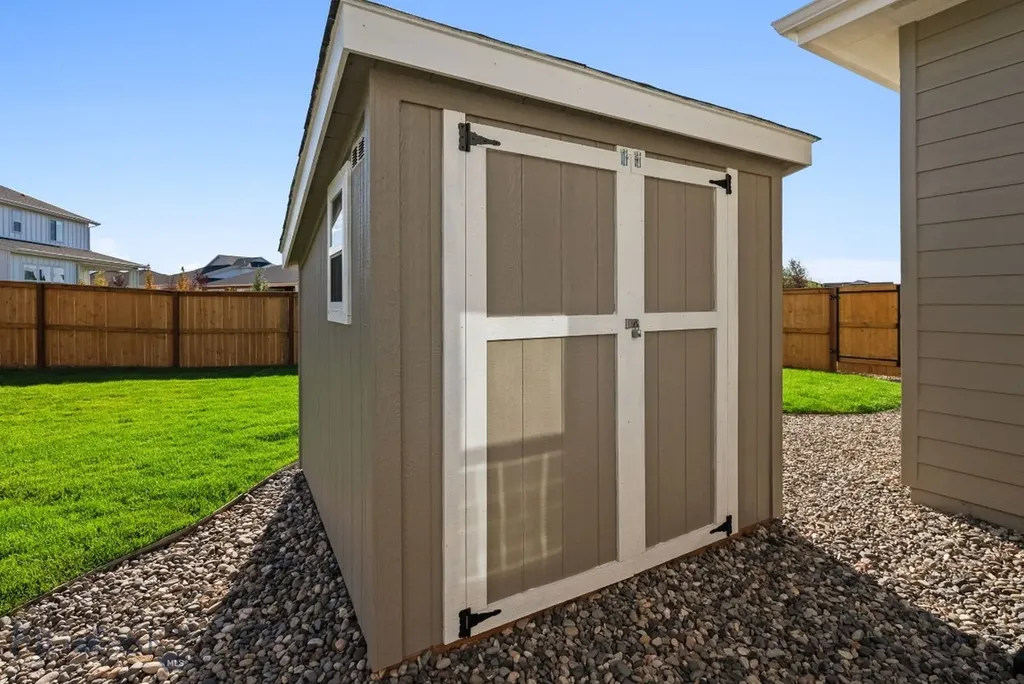 1604 Kit Carson Circle Belgrade MT 59714