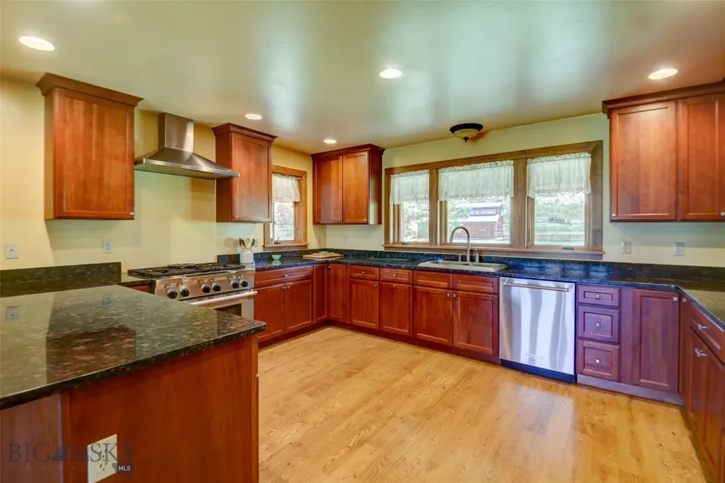 1986 E River Road Livingston MT 59047