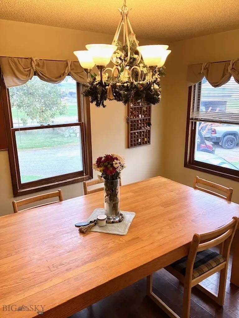 15815 Portnell Gallatin Gateway MT 59730